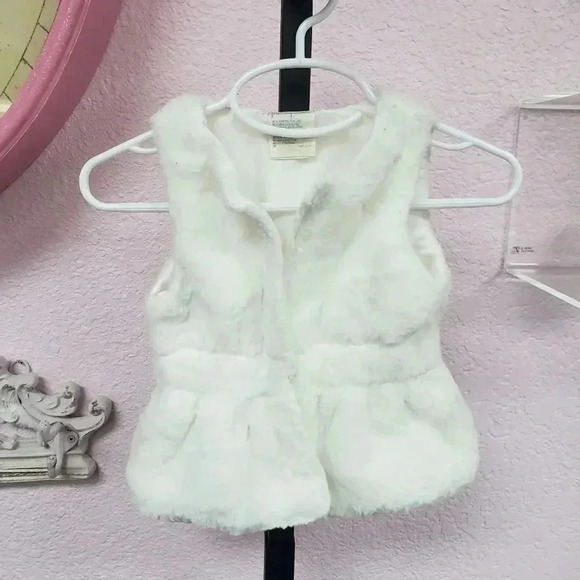 Baby First Impressions Faux Fur White Vest - Picture 1 of 7